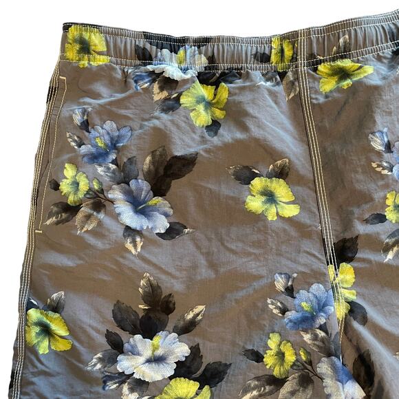 Tommy Bahama Relax Hawaiian Swim Trunks Mens Medium Gray Floral Board Shorts - Picture 2 of 9